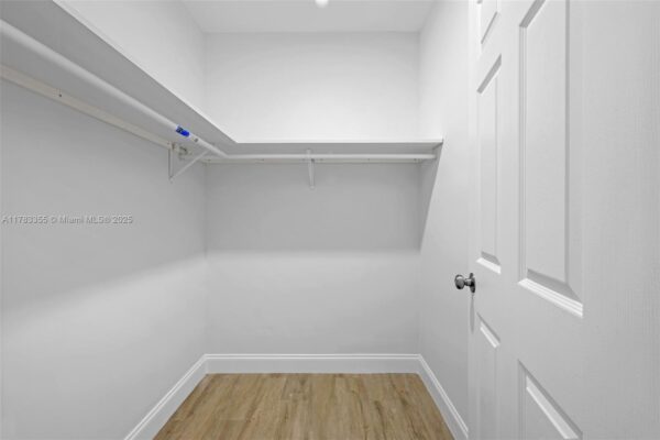Unidad nueva. SECUNDO PISO 2 dormitorios 2 baños. La asociación permite alquiler temporal.  Oakland Park, FL - Image 11