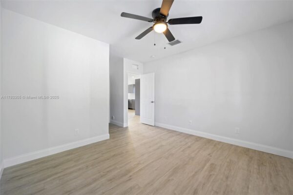 Unidad nueva. SECUNDO PISO 2 dormitorios 2 baños. La asociación permite alquiler temporal.  Oakland Park, FL - Image 10
