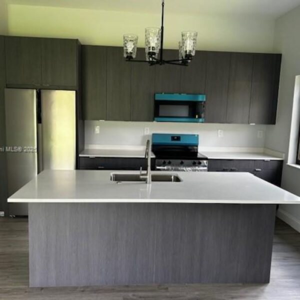 Nueva construcción. 3 dormitorios, 2 baños, 1/2 baño. Garaje para 1 coche. 307 NW 28th Ave Fort Lauderdale, FL - Image 3