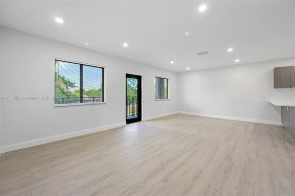 Nueva unidad. Segundo piso. Ventanas de IMPACT. Condo deja alquilar de inmediato o temporal. CARGA EV EN ARÁLISO DE ESTACIONAMIENTO. Oakland Park, FL - Image 13