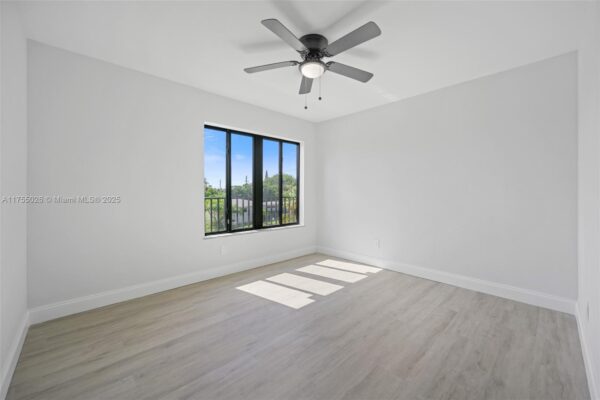 Nueva unidad. Segundo piso. Ventanas de IMPACT. Condo deja alquilar de inmediato o temporal. CARGA EV EN ARÁLISO DE ESTACIONAMIENTO. Oakland Park, FL - Image 19