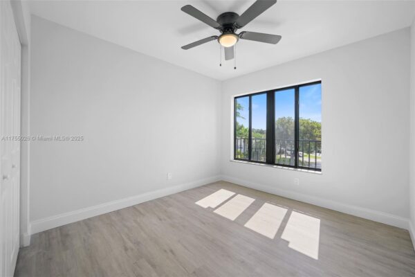 Nueva unidad. Segundo piso. Ventanas de IMPACT. Condo deja alquilar de inmediato o temporal. CARGA EV EN ARÁLISO DE ESTACIONAMIENTO. Oakland Park, FL - Image 22