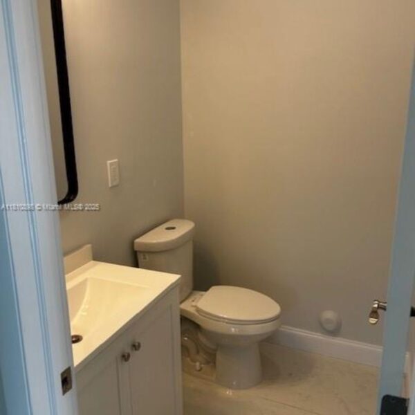 Nueva construcción. 3 dormitorios, 2 baños, 1/2 baño. Garaje para 1 coche. 301 NW 28th Ave Fort Lauderdale, FL - Image 7