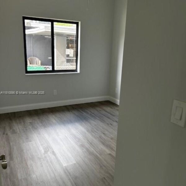 Nueva construcción. 3 dormitorios, 2 baños, 1/2 baño. Garaje para 1 coche. 301 NW 28th Ave Fort Lauderdale, FL - Image 4