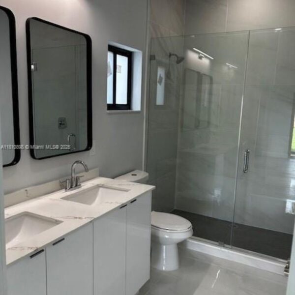 Nueva construcción. 3 dormitorios, 2 baños, 1/2 baño. Garaje para 1 coche. 301 NW 28th Ave Fort Lauderdale, FL - Image 13