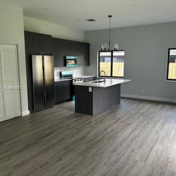Nueva construcción. 3 dormitorios, 2 baños, 1/2 baño. Garaje para 1 coche. 301 NW 28th Ave Fort Lauderdale, FL - Image 12