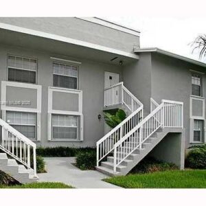 Genial 2/2. Primer Piso. Comunidad cerrada. Recientemente actualizado y pintado. Lavadora y secadora dentro de la unidad. Fácil de mostrar y fácil de alquilar - 479 NE 210th Cir Ter #103-28 Miami, FL 33179