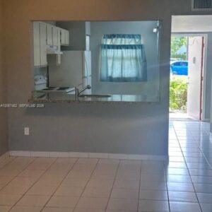 Excelente Departamento 3/2. Planta baja. Recién Pintado, Lavarropas y Secarropas, Piscina Comunitaria. Miami, FL