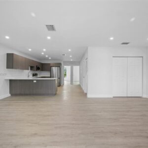 Amplio Departamento 2/2 A Estrenar. Segundo piso. Lavarropas y Secarropas Incluidos, Excelente Ubicación. Oakland Park, FL