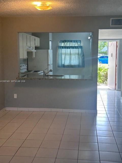 Excelente Departamento 3/2. Planta baja. Recién Pintado, Lavarropas y Secarropas, Piscina Comunitaria. Miami, FL - Image 9
