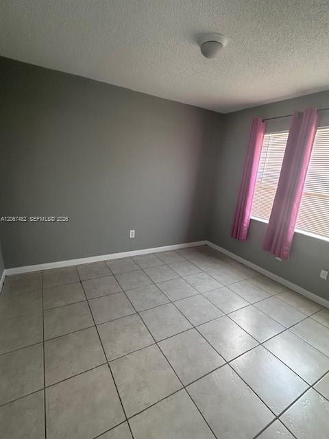 Excelente Departamento 3/2. Planta baja. Recién Pintado, Lavarropas y Secarropas, Piscina Comunitaria. Miami, FL - Image 3