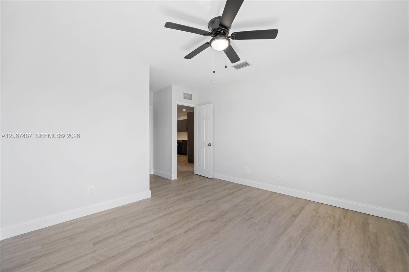 Amplio Departamento 2/2 A Estrenar. Segundo piso. Lavarropas y Secarropas Incluidos, Excelente Ubicación. Oakland Park, FL - Image 9