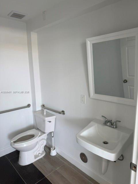 Local Comercial a Estrenar. Planta Baja. 1.200 Pies Cuadrados, Apto Múltiples Rubros, Excelente Ubicación. Hallandale Beach, FL - Image 9