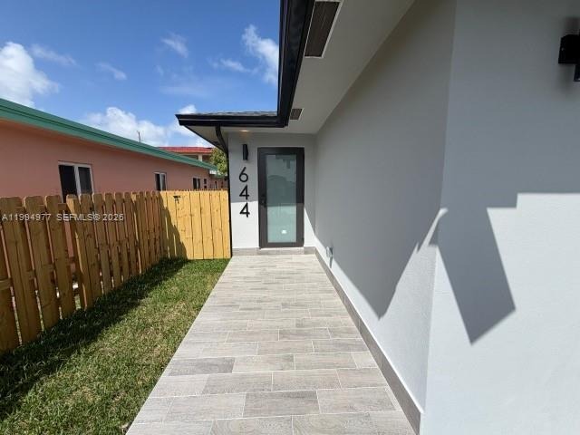 Casa a Estrenar 3/2. Planta Baja. Todo Nuevo, Ventanas de Impacto, Cerca de I-95 y el Mar. Hallandale Beach, FL - Image 2